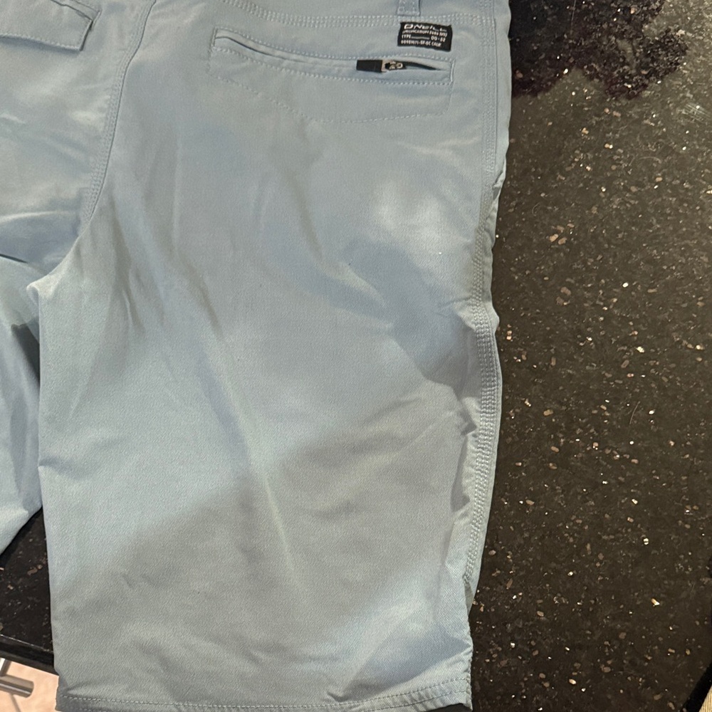 O'Neill Men's Light Gray Flat Front Shorts - Picture 6 of 7